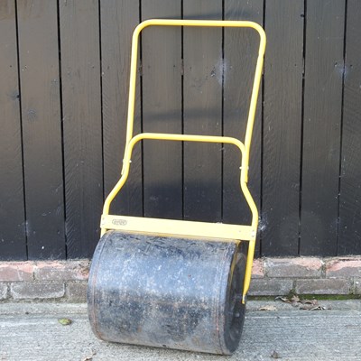 Lot 216 - A Ginge garden roller, 58cm wide, together...