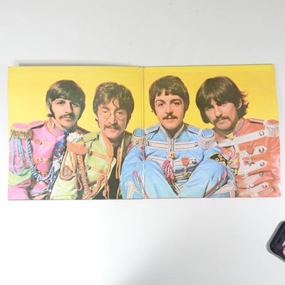 Lot 30 - A collection of Beatles albums, Revolver, Band...