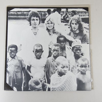 Lot 30 - A collection of Beatles albums, Revolver, Band...