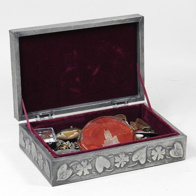 Lot 338 - A pewter box, containing costume jewellery