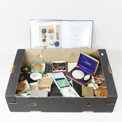 Lot 543 - A collection of ladies compacts, mainly mid to...