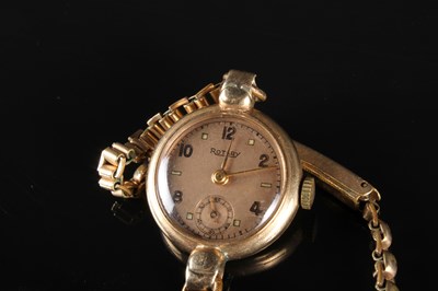 Lot 74 - An Art Deco style ladies 9 carat yellow gold...