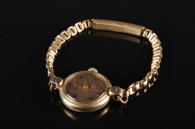 Lot 74 - An Art Deco style ladies 9 carat yellow gold...