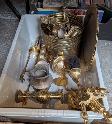 Lot 522 - A collection of brassware, to include plates,...