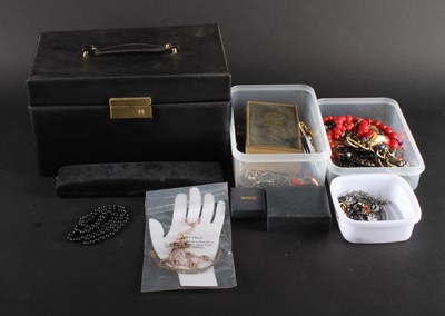 Lot 115 - A collection of costume jewellery