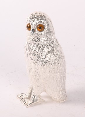 Lot 104 - A silver plated caster, in the form of an owl