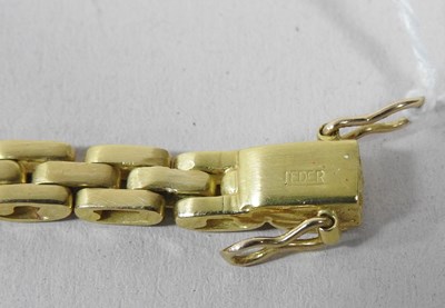 Lot 22 - A Kutchinsky 18 carat gold cased ladies...