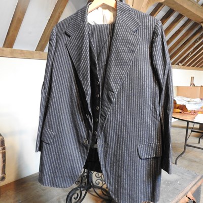 Lot 141 - A 1940's grey and white single breasted woollen three piece suit