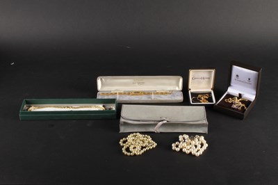 Lot 91 - A Gucci gold plated ladies dress wristwatch,...