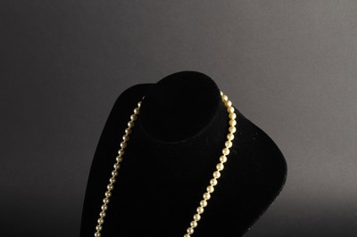 Lot 91 - A Gucci gold plated ladies dress wristwatch,...