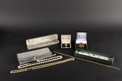 Lot 91 - A Gucci gold plated ladies dress wristwatch,...