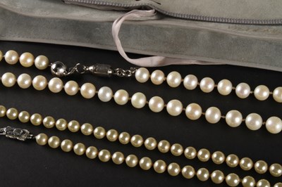 Lot 91 - A Gucci gold plated ladies dress wristwatch,...