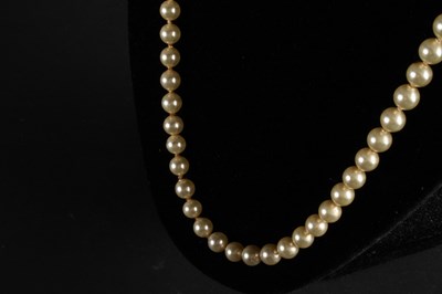 Lot 91 - A Gucci gold plated ladies dress wristwatch,...