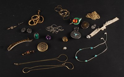 Lot 119 - A collection of mixed jewellery, to include a...