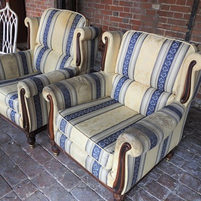 Lot 39 - A blue and yellow upholstered three piece suite