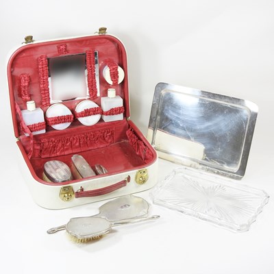 Lot 487 - A 1950s vanity case, with a fitted interior,...