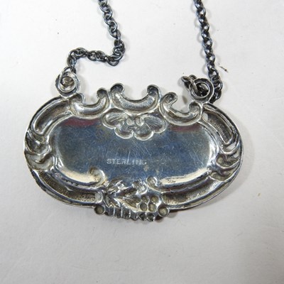 Lot 39 - A George III silver cream jug, London 1803,...