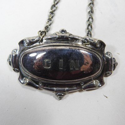 Lot 39 - A George III silver cream jug, London 1803,...