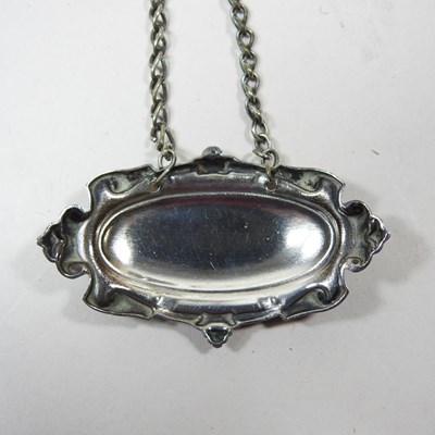 Lot 39 - A George III silver cream jug, London 1803,...