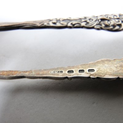 Lot 39 - A George III silver cream jug, London 1803,...