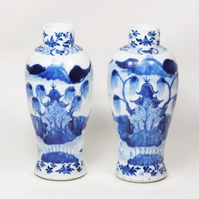 Lot 71 - A pair of Chinese blue and white vases,...