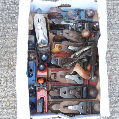 Lot 490 - A collection of woodworking planes