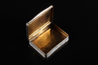 Lot 28 - A silver pocket snuff box, circa 1720, the lid...