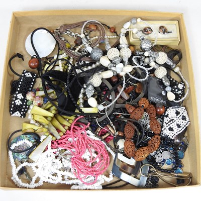 Lot 249 - A small collection of costume jewellery, to...