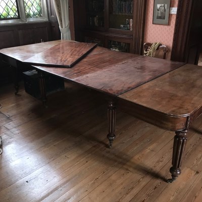 Lot 29 - A Regency mahogany dining table
