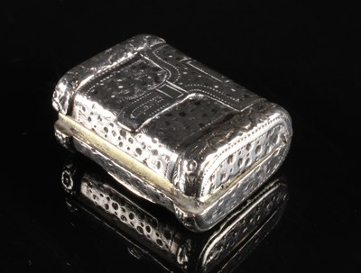 Lot 58 - A George III silver vinaigrette, in the form...