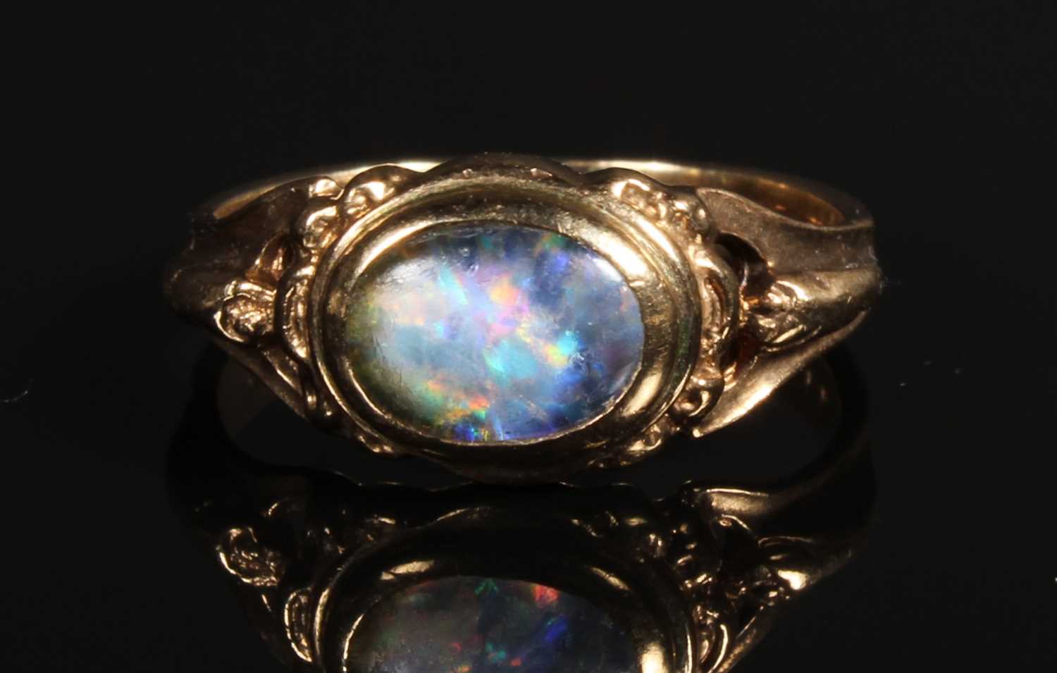 Lot 64 - A 9 carat yellow gold opal ring, size K/L, 2.4g