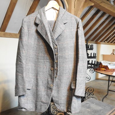 Lot 160 - A 1940's Prince of Wales check woollen three piece suit