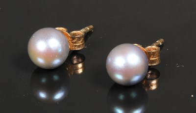Lot 88 - A pair of 9 carat pearl earrings