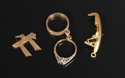 Lot 25 - Various loose 9 carat charms, 5g