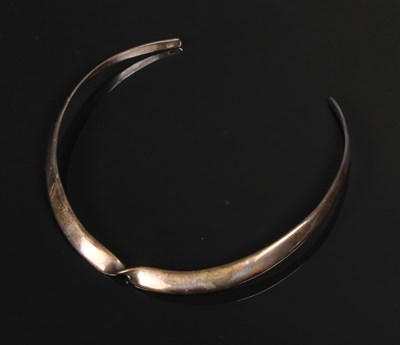 Lot 76 - A silver torc necklace, 42g