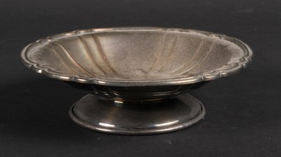 Lot 35 - An Elizabeth II silver bowl, Sheffield 1971, 123g