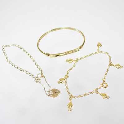 Lot 151 - A 9 carat gold link bracelet, with a padlock...