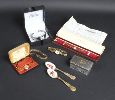 Lot 550 - A ladies W Wright 9 carat yellow gold cased...