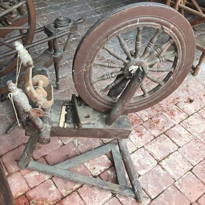 Lot 35 - A 19th century wooden spinning wheel