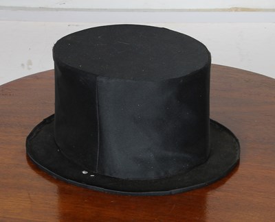 Lot 622 - An antique gentleman's collapsible top hat