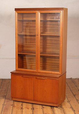 Lot 404 - A mid century teak sideboard/cabinet, 170x91x48cm