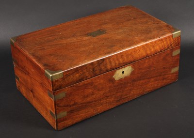 Lot 813 - A Victorian walnut lap writing slope, 23x40x17cm