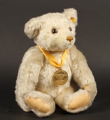 Lot 829 - A Steiff Millennium bear, 1999