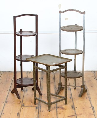 Lot 454 - A 1930s bakelite cake stand, together with a...