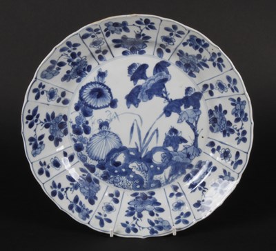 Lot 179 - A Chinese blue and white porcelain dish,...