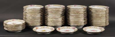 Lot 143 - An extensive suite of Chamberlain Worcester...