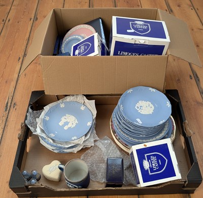 Lot 571 - A collection of Wedgwood Jasperware, together...