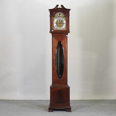 Lot 693 - An early 20th century mahogany cased longcase clock