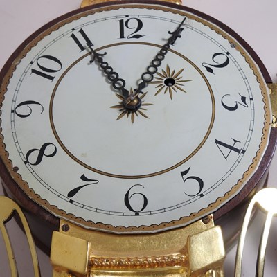Lot 180 - A late 20th century American mahogany and gilt cased banjo clock