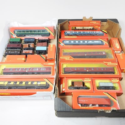 Lot 324 - A collection of Hornby OO gauge rolling stock...